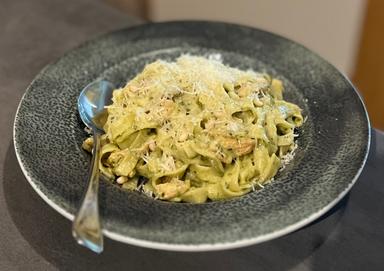 Fetuccine Pollo al Pesto Genovese