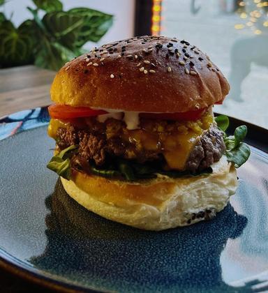 Náš Signature Burger