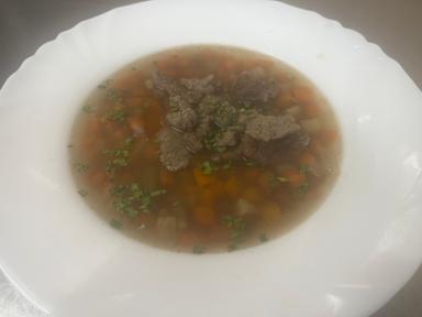 Hovězí vývar s játrovou rýží