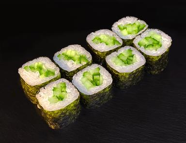Maki s okurkou