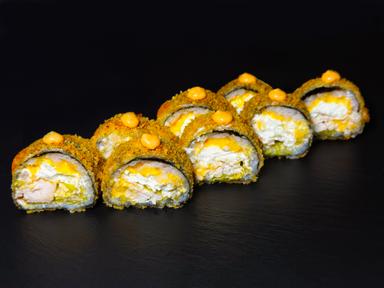 Tempura rolka s kuřecím masem a sýrem čedar