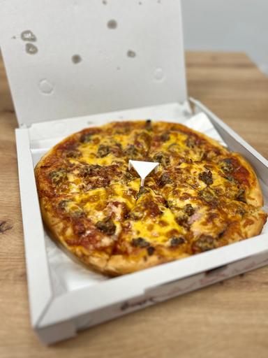 Kari pizza s kuřecím masem-velká