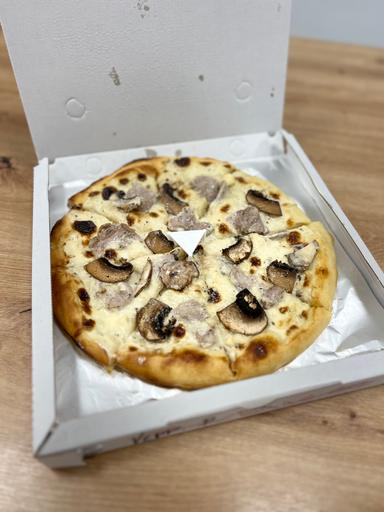 Pizza s vepřovou panenkou - velká