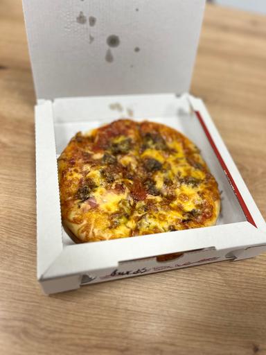 Kari pizza s mletým masem-malá