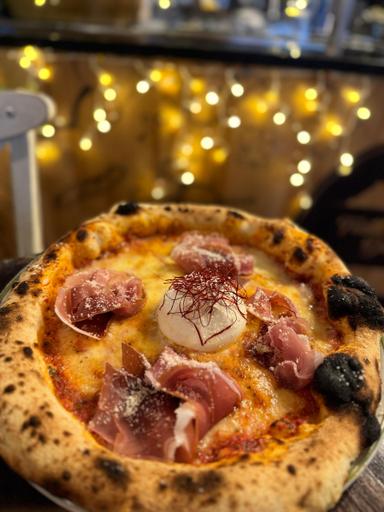 Pizza Prosciutto e burrata