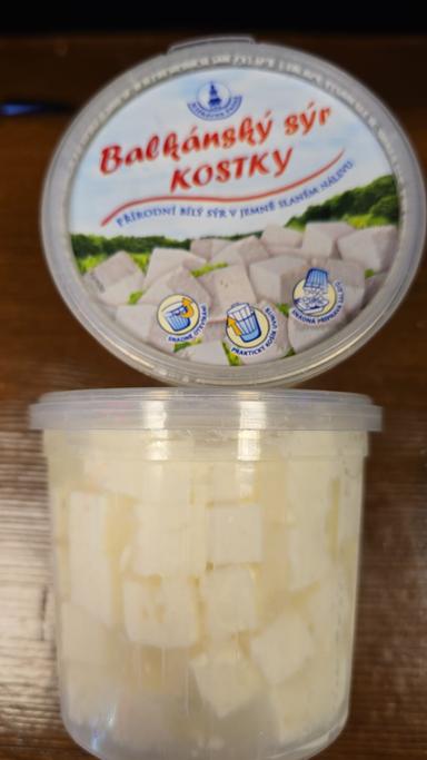 Balkánský sýr kostky