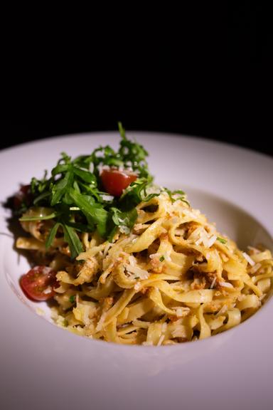 Tagliatelle ve smetanové omáčce s kuřecím masem