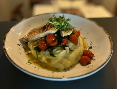 Petto di Pollo con Purea di Patate e Spinaci