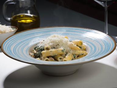 Rigatoni con Pollo e Formaggi