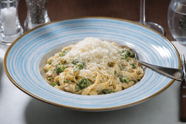 Fetuccine con Pollo e Broccoli